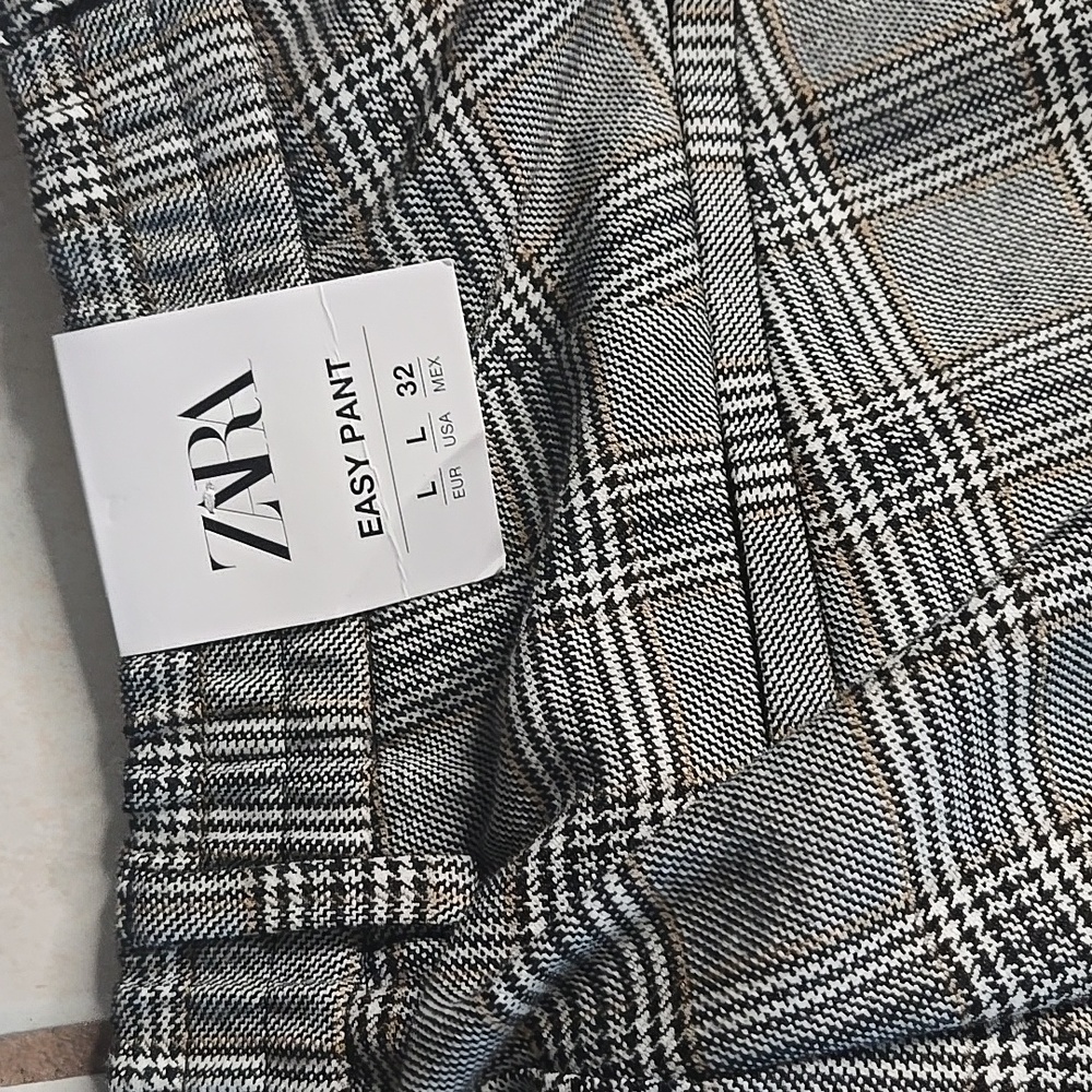 Zara Men's Black and White Checkered Dress Pants - Picture 7 of 7